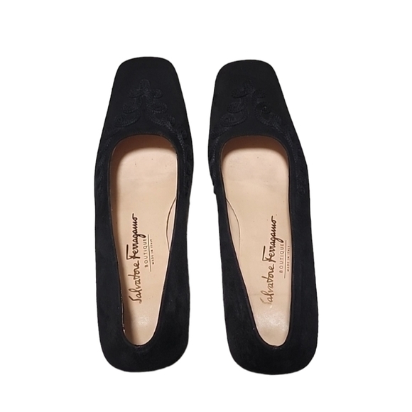 Salvatore Ferragamo Shoes - Vintage Salvatore Ferragamo Black Suede Heels 9 Embroidered Vibram Soles Italy